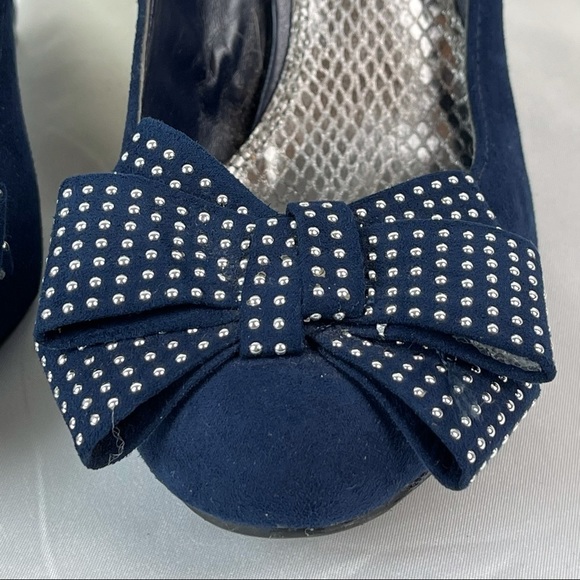 Navy Blue Suede Wedges with Studded Bow, Size 6.5 - Picture 2 of 9